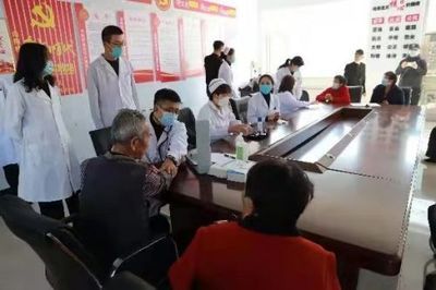 吉林省神經精神病醫(yī)院醫(yī)療隊走進輝南向陽村開展義診活動，提供全方位健康咨詢